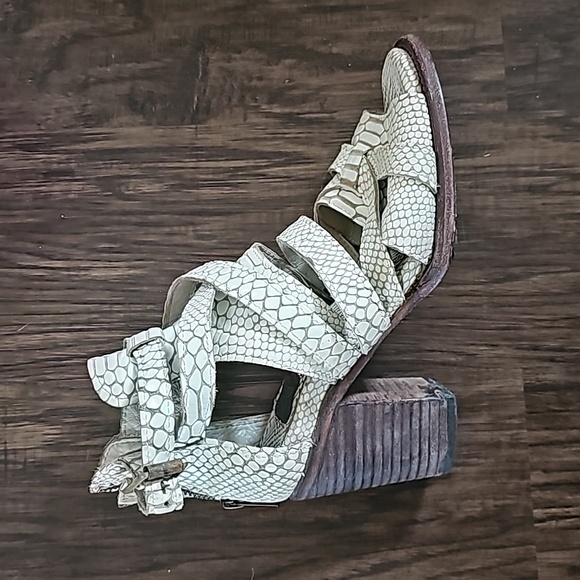 FreeBird Rare Claw White Python Snake Heel Sandals - Picture 2 of 5